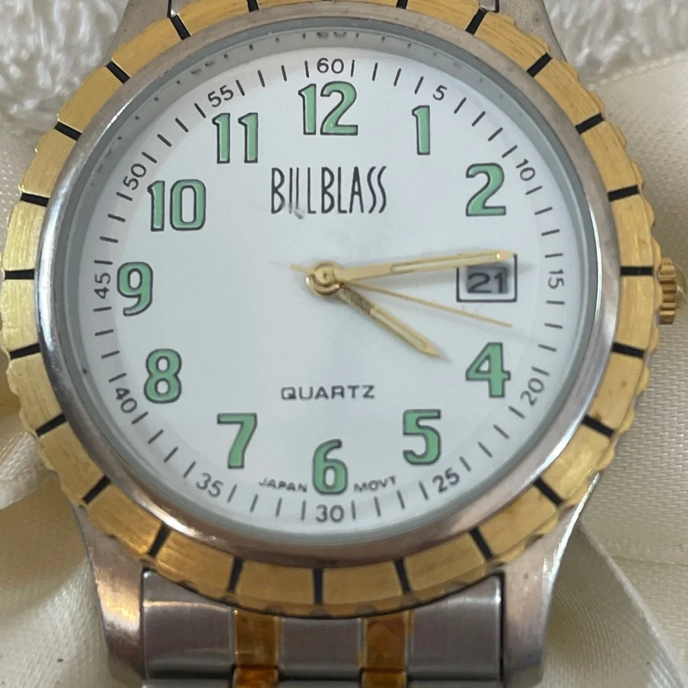 bill blass Silver Stainless Steel Watch Caseback Size 7, face 1.75 Need Battery